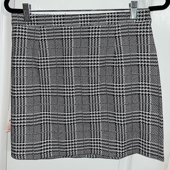 Forever21 Navy/Cream Houndstooth Mini Skirt — 29 - Picture 4 of 4